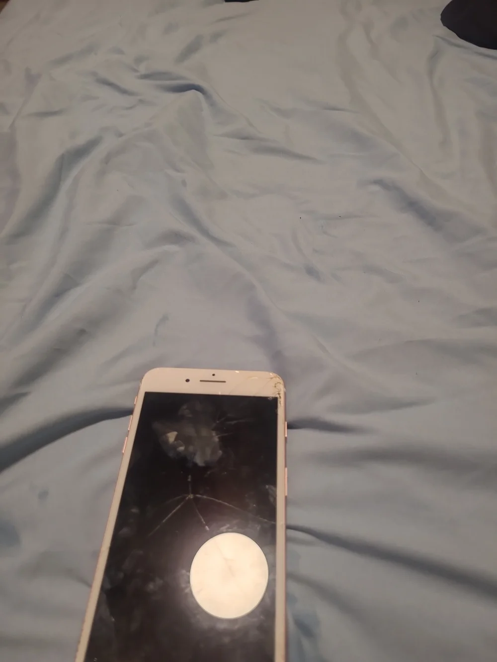 Apple iPhone 7 Plus 32 GB A1661 Rose Gold Unlocked CRACKED Screen But Works